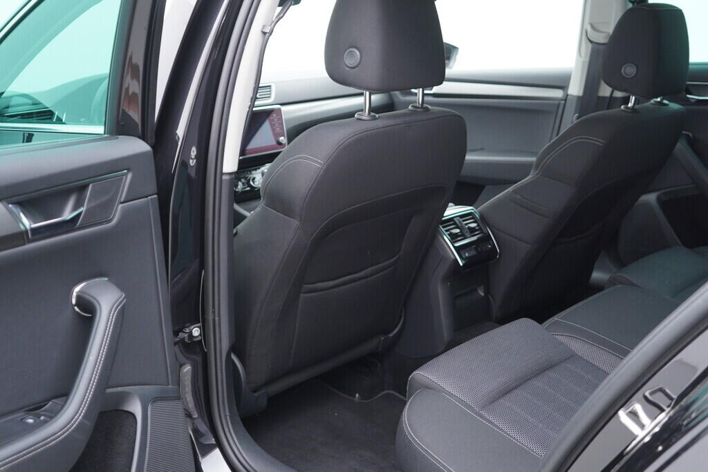 OV190V08116_36.webp_SUPERB Style 2.0 TSI 206 kW automat, DPH