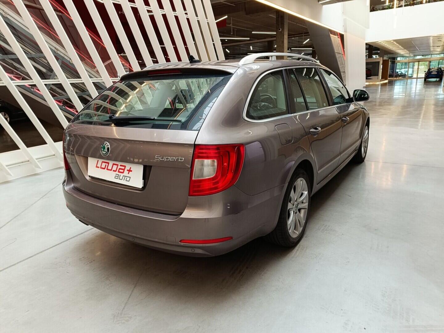 OV190V08191_11.webp_SUPERB Elegance 2.0 TDI 103 kW manuál