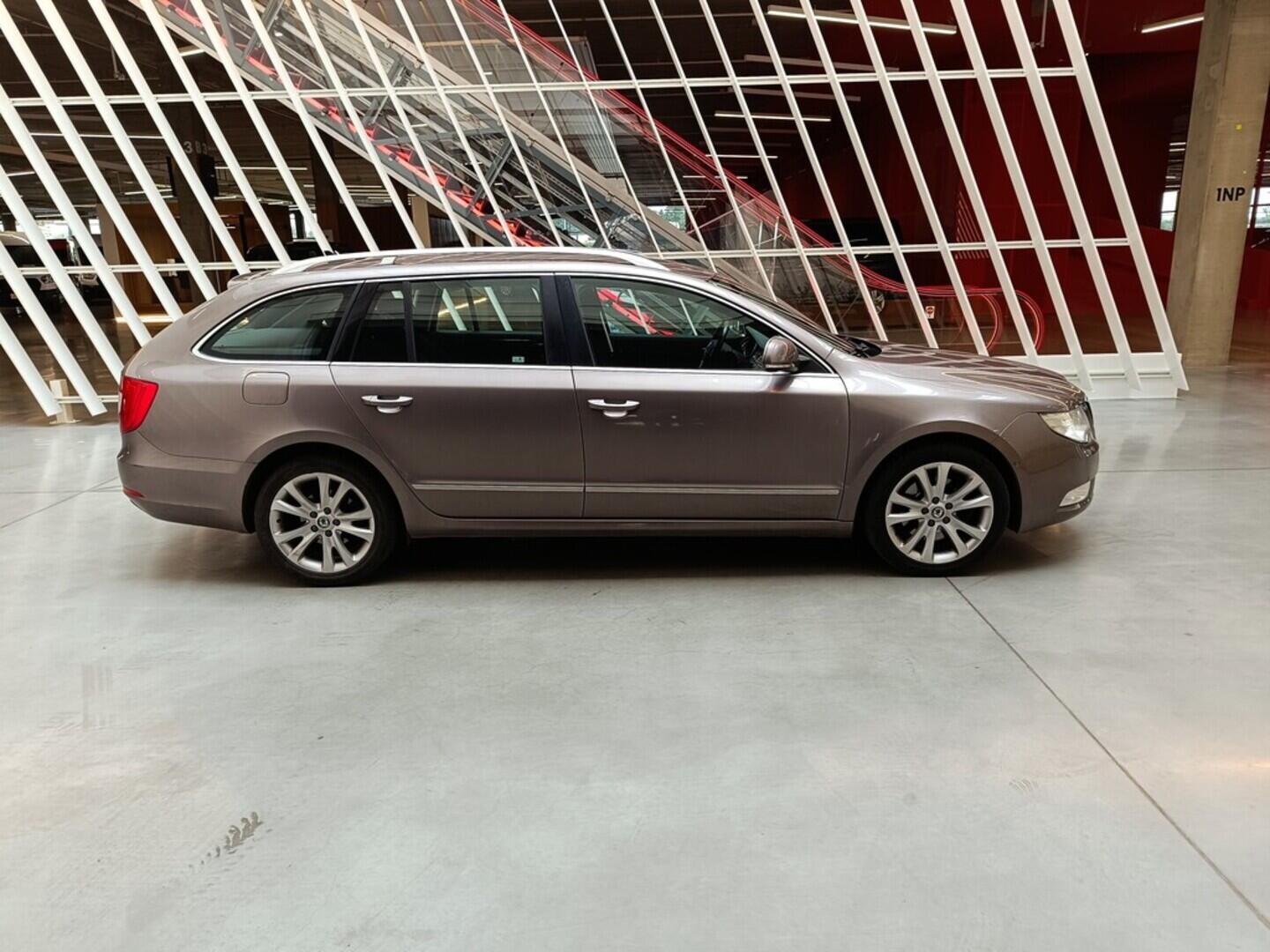 OV190V08191_12.webp_SUPERB Elegance 2.0 TDI 103 kW manuál