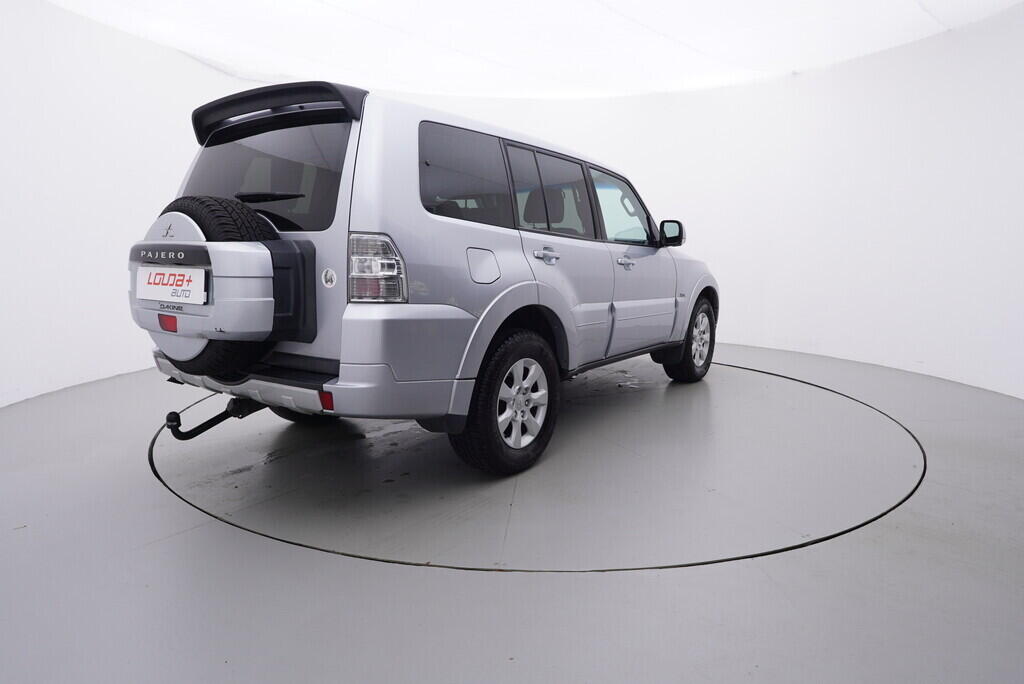 OV190V08193_14.webp_PAJERO  3.2  147 kW manuál