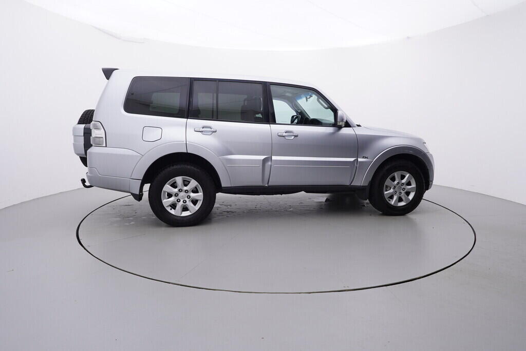 OV190V08193_15.webp_PAJERO  3.2  147 kW manuál