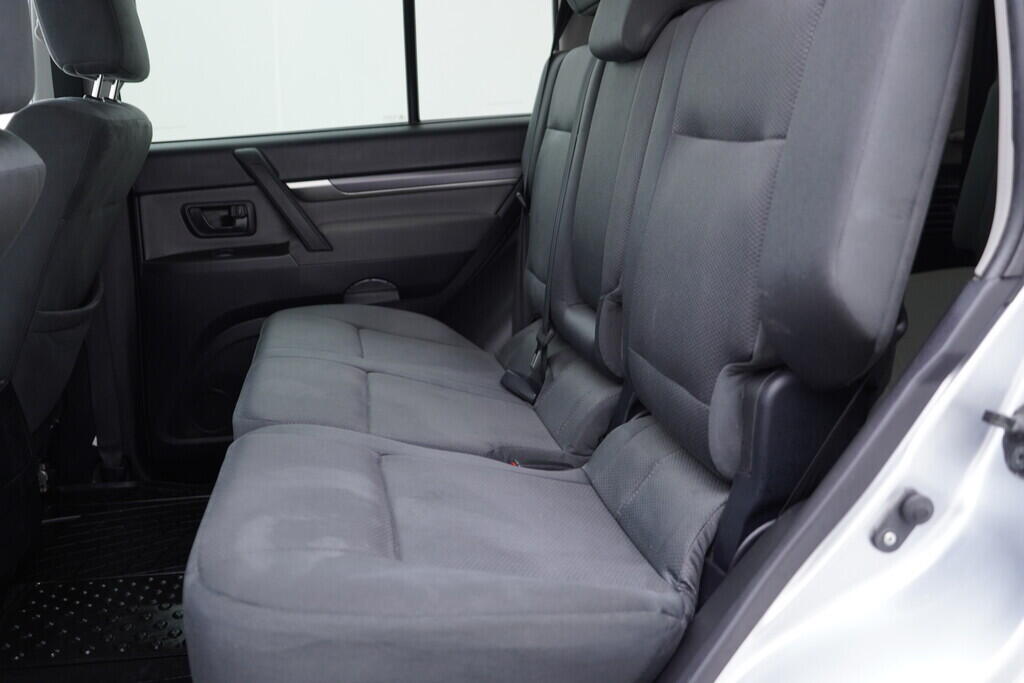 OV190V08193_32.webp_PAJERO  3.2  147 kW manuál