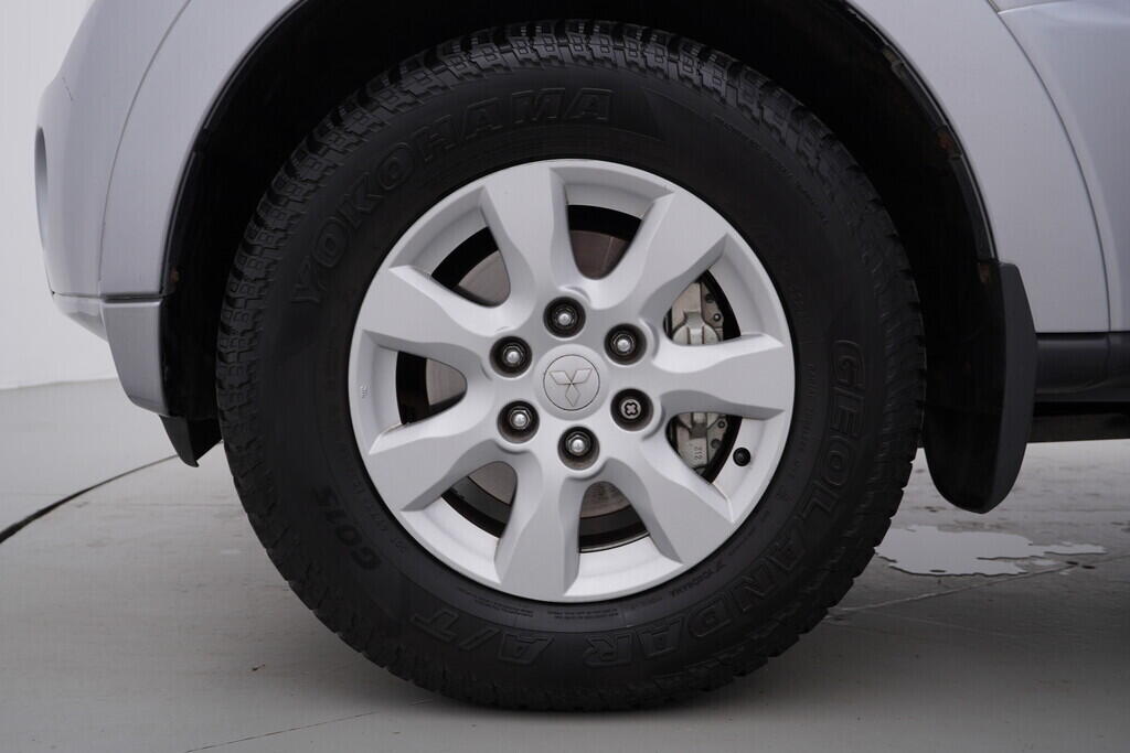 OV190V08193_36.webp_PAJERO  3.2  147 kW manuál