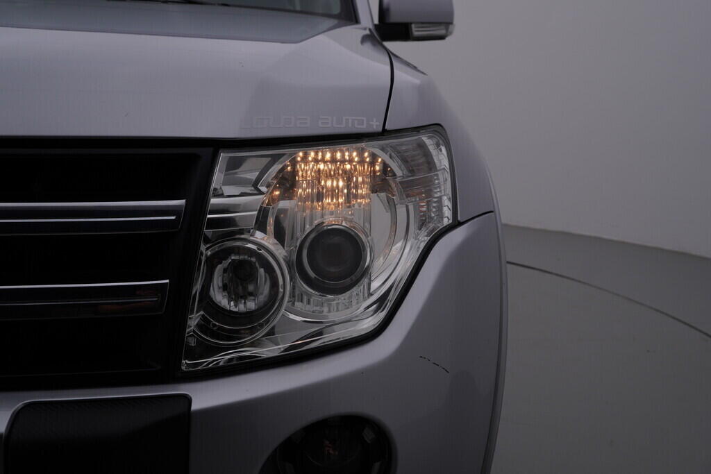 OV190V08193_38.webp_PAJERO  3.2  147 kW manuál