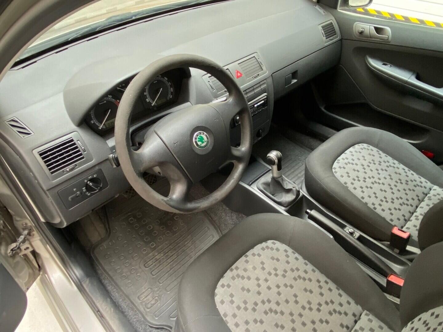 OV190V08196_19.webp_FABIA Classic 1.2 HTP 47 kW manuál