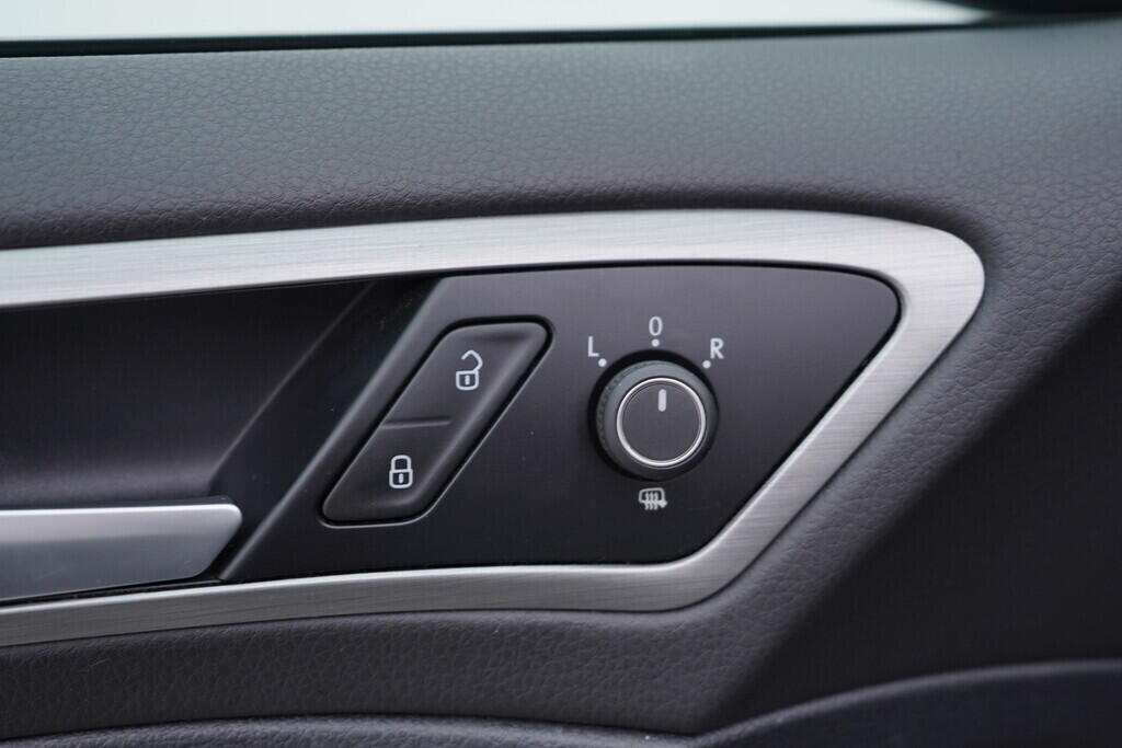 OV190V08207_21.webp_GOLF VARIANT Highline 2.0 TDI 110 kW manuál