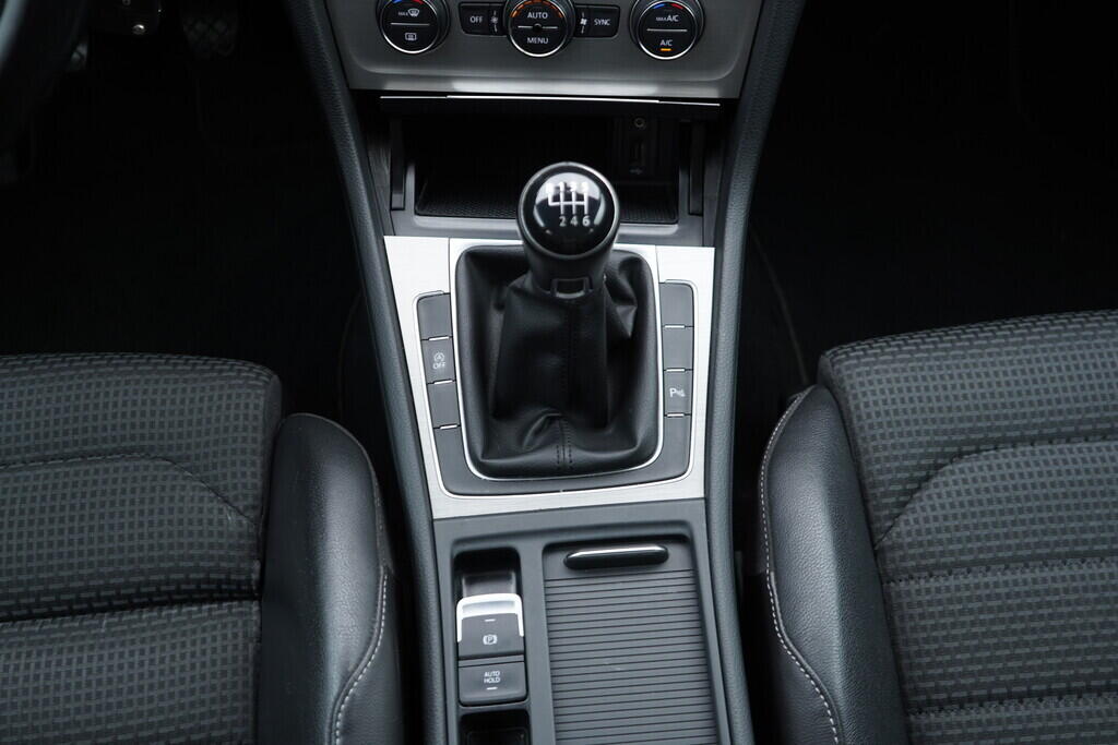 OV190V08207_34.webp_GOLF VARIANT Highline 2.0 TDI 110 kW manuál