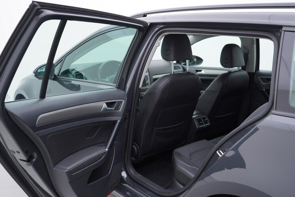 OV190V08207_36.webp_GOLF VARIANT Highline 2.0 TDI 110 kW manuál