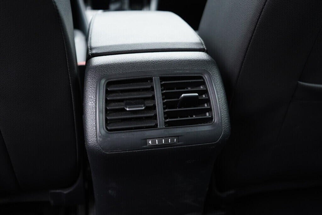 OV190V08207_37.webp_GOLF VARIANT Highline 2.0 TDI 110 kW manuál