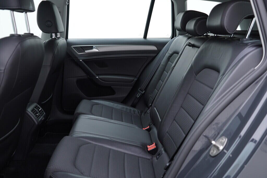 OV190V08207_38.webp_GOLF VARIANT Highline 2.0 TDI 110 kW manuál