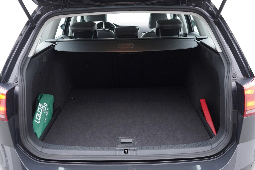 OV190V08207_39.webp_GOLF VARIANT Highline 2.0 TDI 110 kW manuál