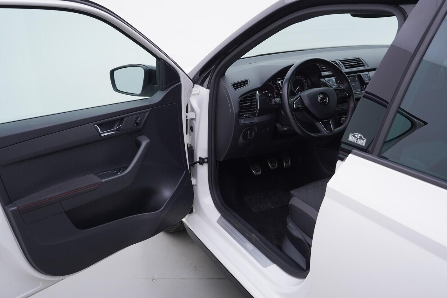 OV190V08213_18.webp_FABIA Monte Carlo 1.0 TSI 81 kW manuál