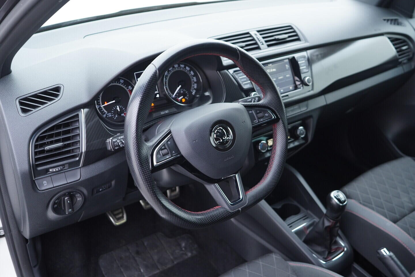 OV190V08213_22.webp_FABIA Monte Carlo 1.0 TSI 81 kW manuál