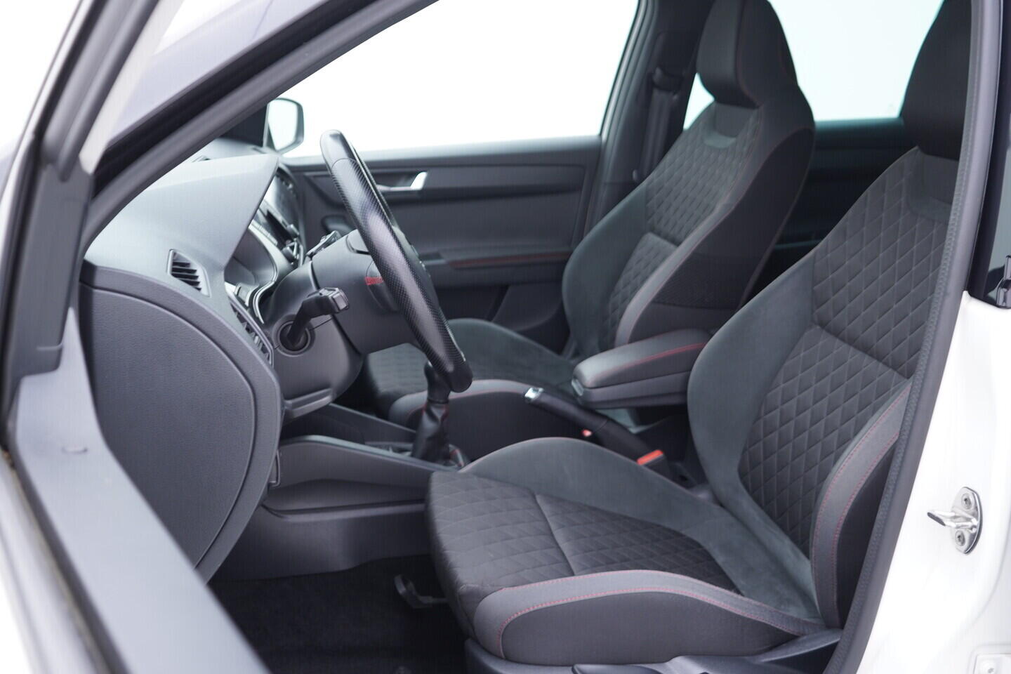 OV190V08213_23.webp_FABIA Monte Carlo 1.0 TSI 81 kW manuál