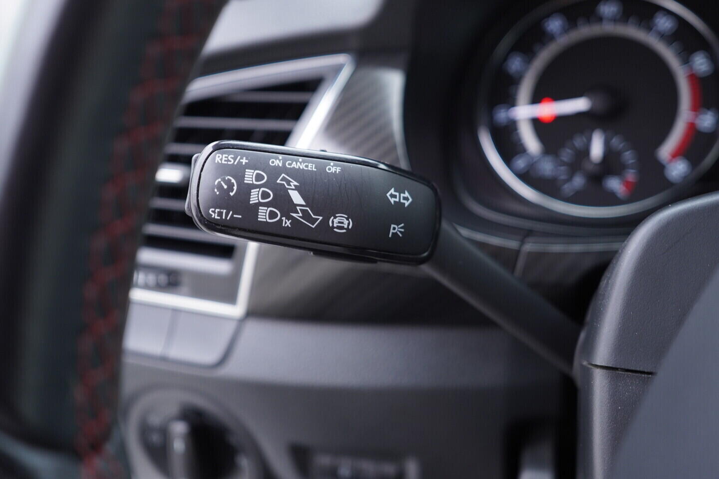 OV190V08213_25.webp_FABIA Monte Carlo 1.0 TSI 81 kW manuál