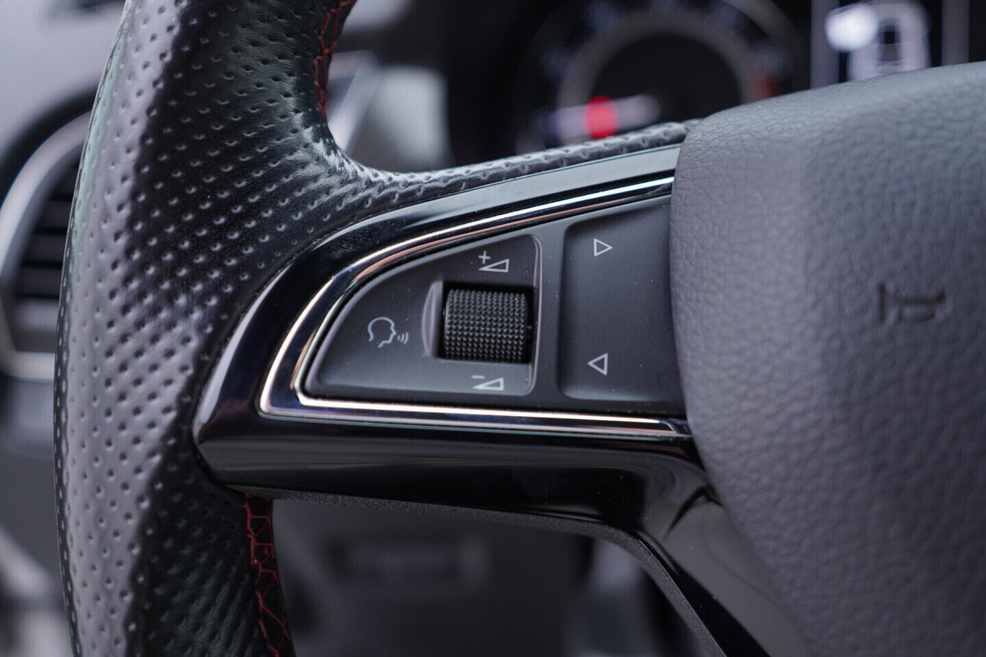 OV190V08213_27.webp_FABIA Monte Carlo 1.0 TSI 81 kW manuál