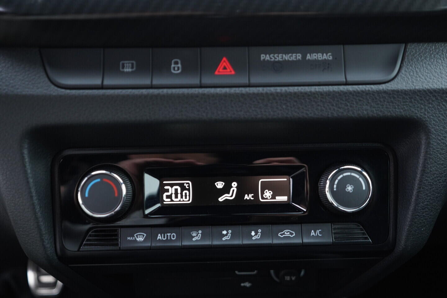 OV190V08213_36.webp_FABIA Monte Carlo 1.0 TSI 81 kW manuál