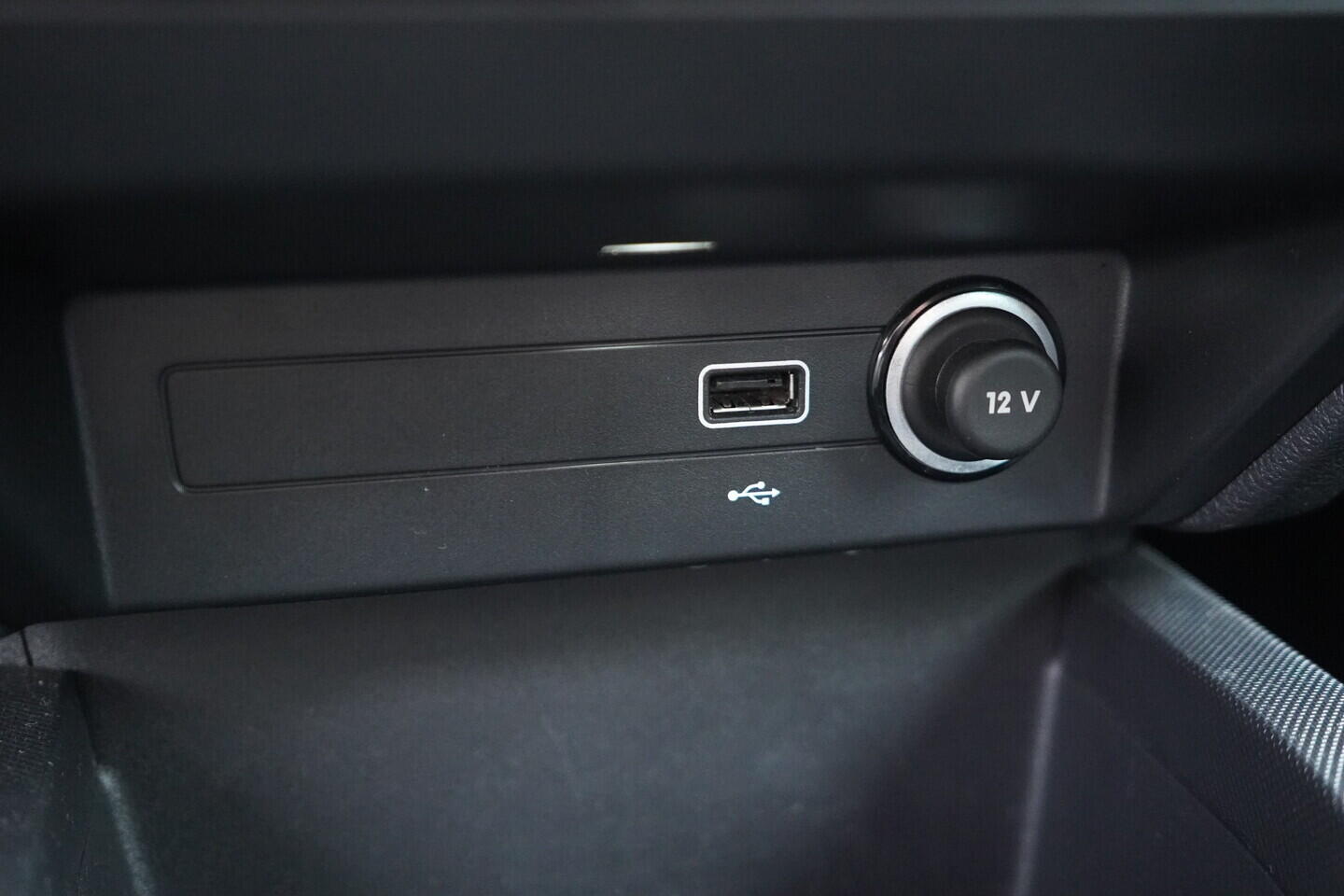 OV190V08213_37.webp_FABIA Monte Carlo 1.0 TSI 81 kW manuál