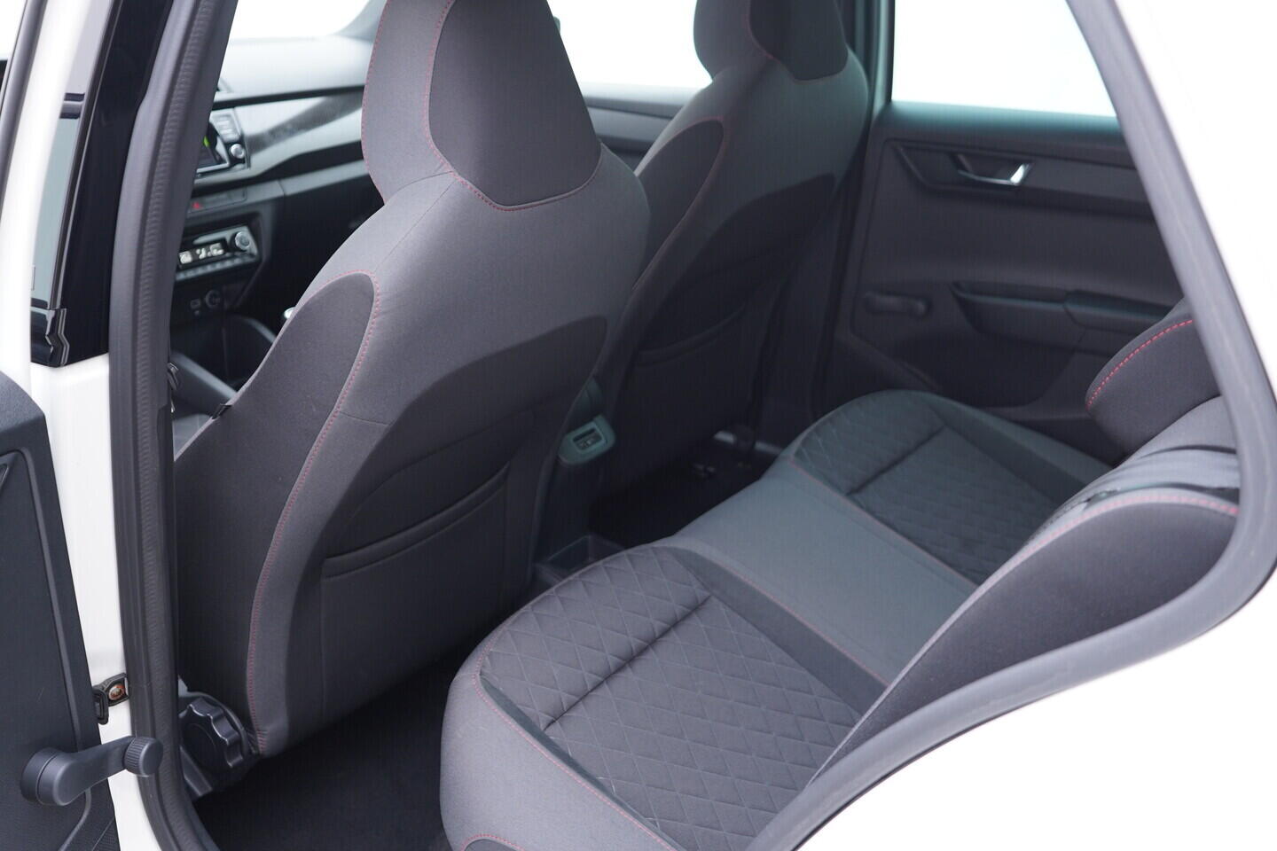 OV190V08213_39.webp_FABIA Monte Carlo 1.0 TSI 81 kW manuál