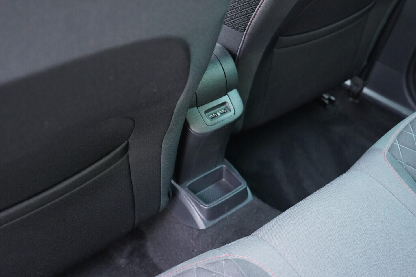 OV190V08213_40.webp_FABIA Monte Carlo 1.0 TSI 81 kW manuál