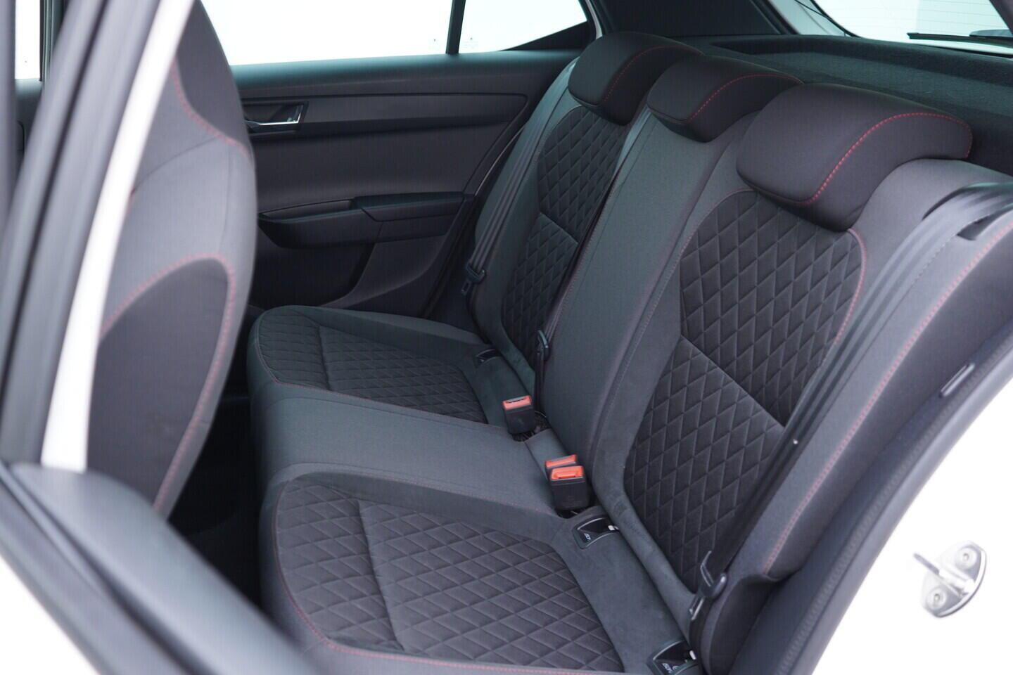 OV190V08213_41.webp_FABIA Monte Carlo 1.0 TSI 81 kW manuál