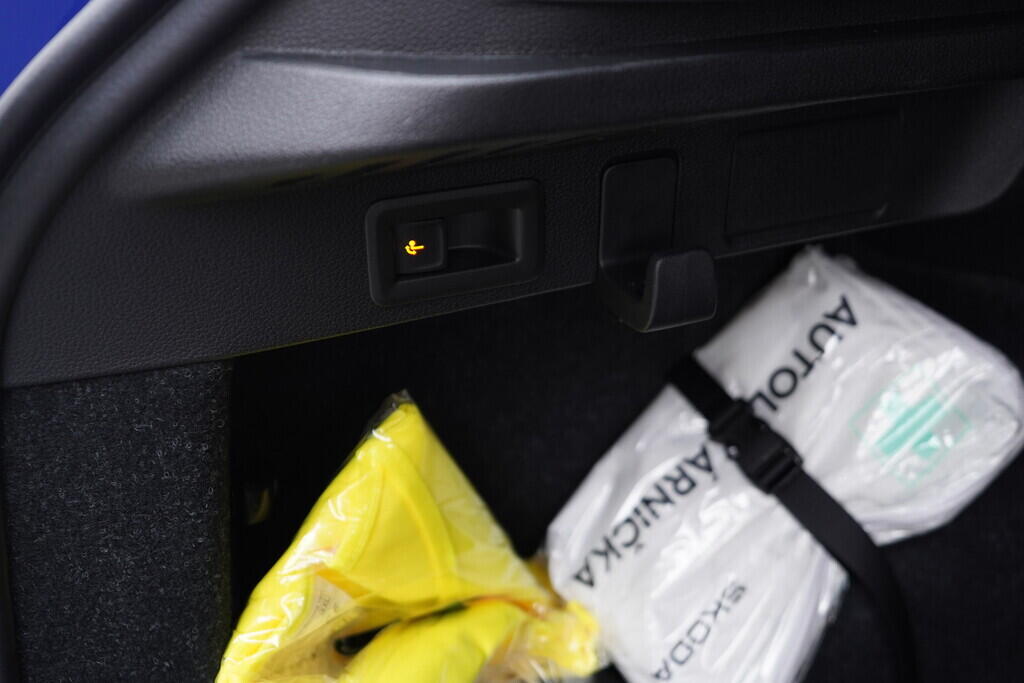 OV190V08231_41.webp_KAMIQ Style 1.0 TSI 70 kW manuál, DPH