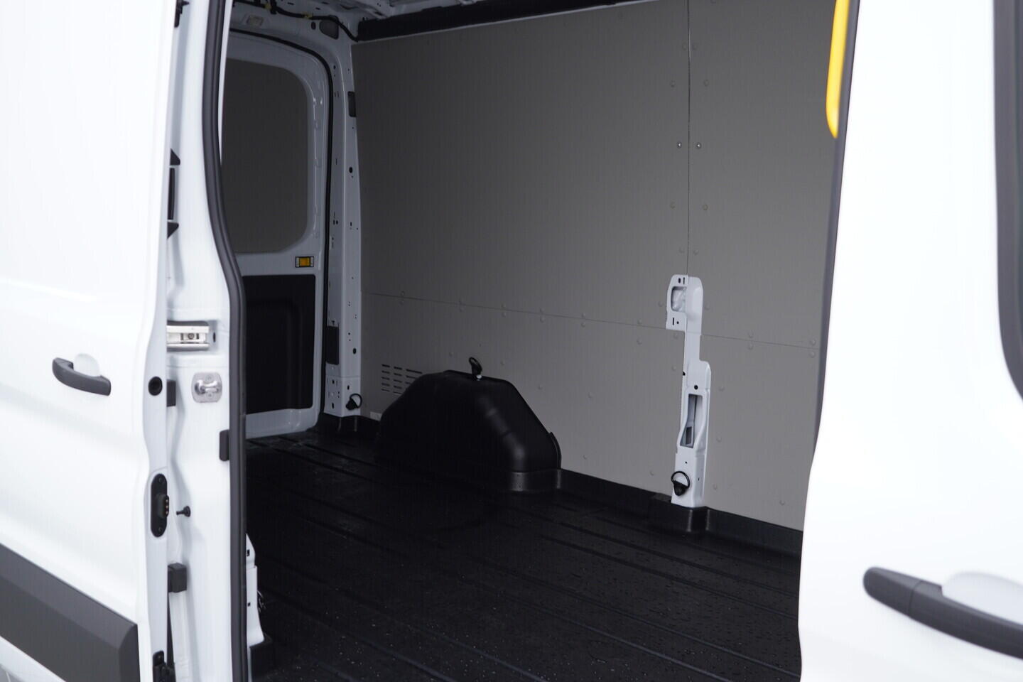 OV190V08248_32.webp_TRANSIT  2.0 TDCi 96 kW manuál, DPH