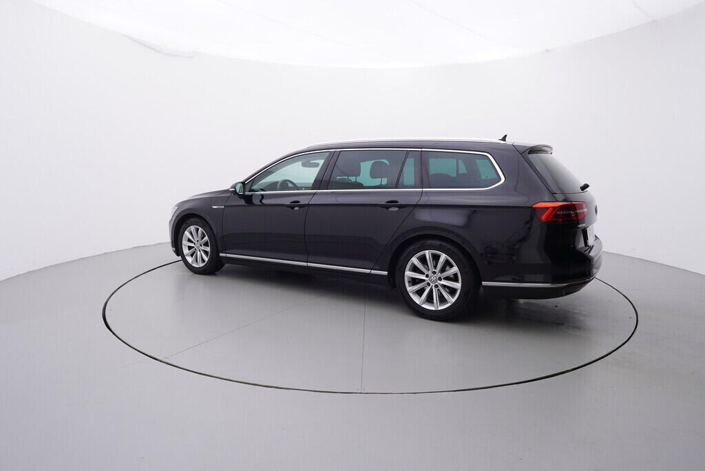 OV190V08258_12.webp_PASSAT VARIANT Highline  2.0 TDI 110 kW manuál