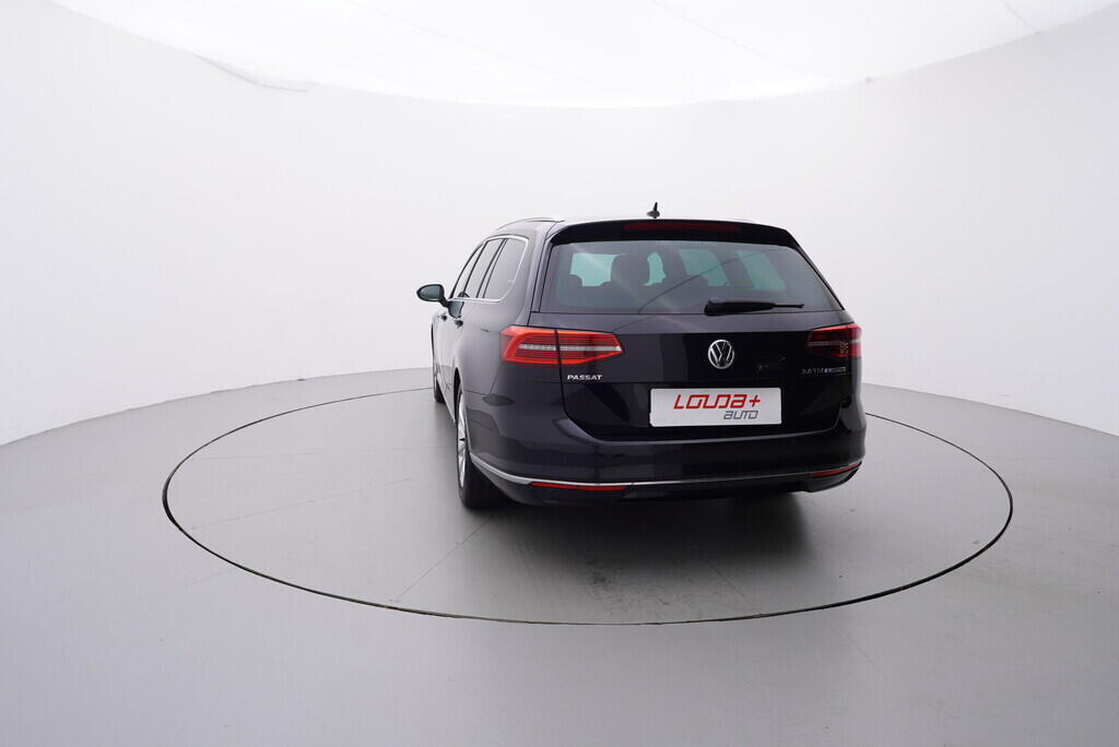 OV190V08258_13.webp_PASSAT VARIANT Highline  2.0 TDI 110 kW manuál