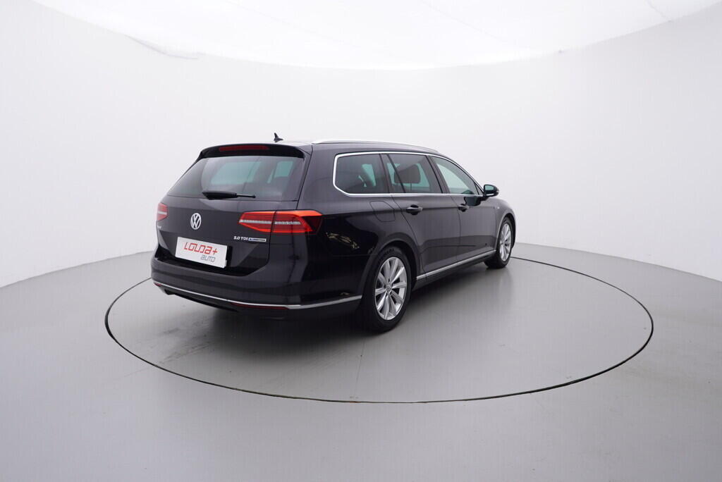 OV190V08258_14.webp_PASSAT VARIANT Highline  2.0 TDI 110 kW manuál