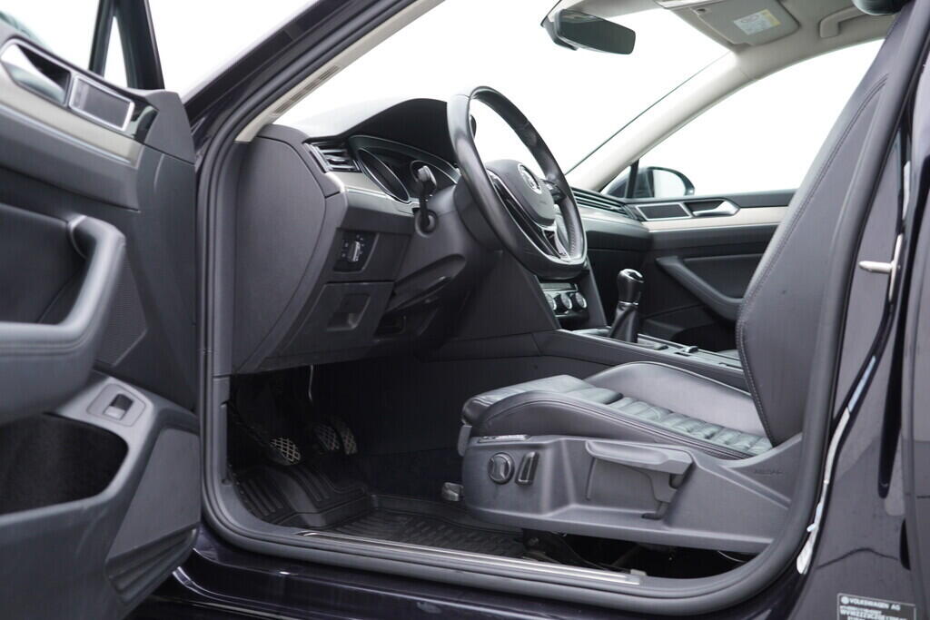 OV190V08258_18.webp_PASSAT VARIANT Highline  2.0 TDI 110 kW manuál