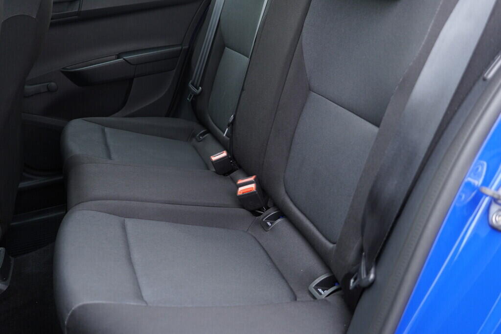OV190V08272_28.webp_FABIA Active 1.0 TSI 70 kW manuál