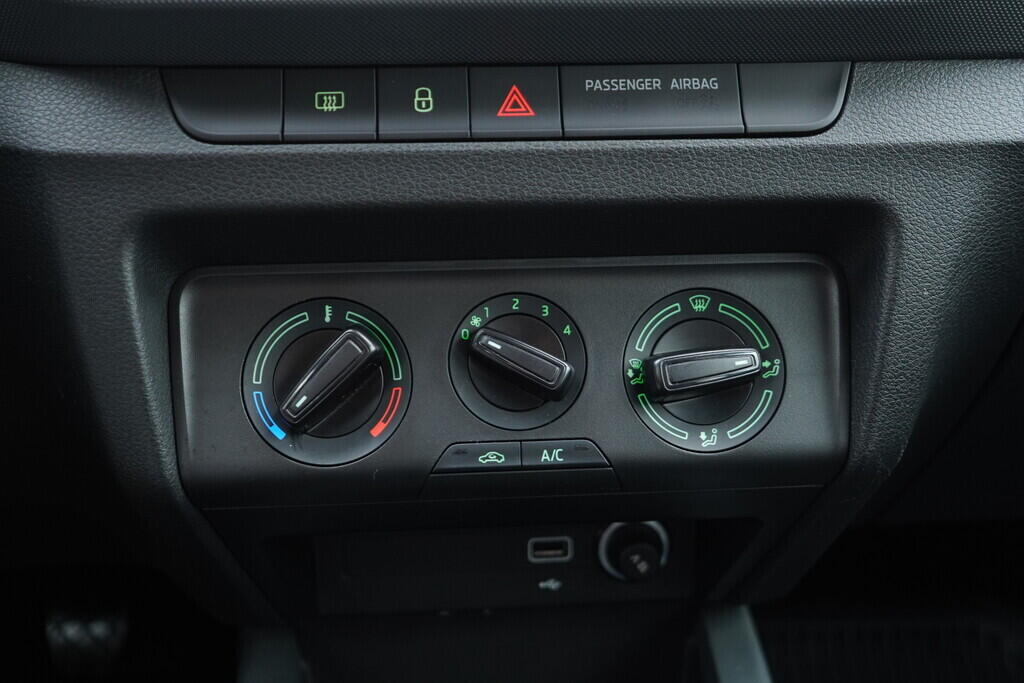OV190V08272_31.webp_FABIA Active 1.0 TSI 70 kW manuál