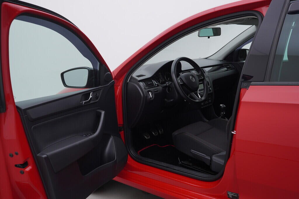 OV190V08293_18.webp_RAPID SPACEBACK Style Plus 1.2 TSI 77 kW manuál