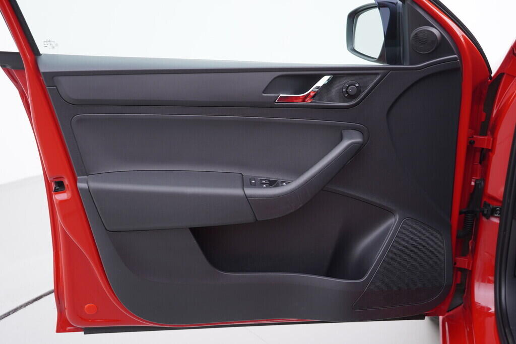 OV190V08293_19.webp_RAPID SPACEBACK Style Plus 1.2 TSI 77 kW manuál