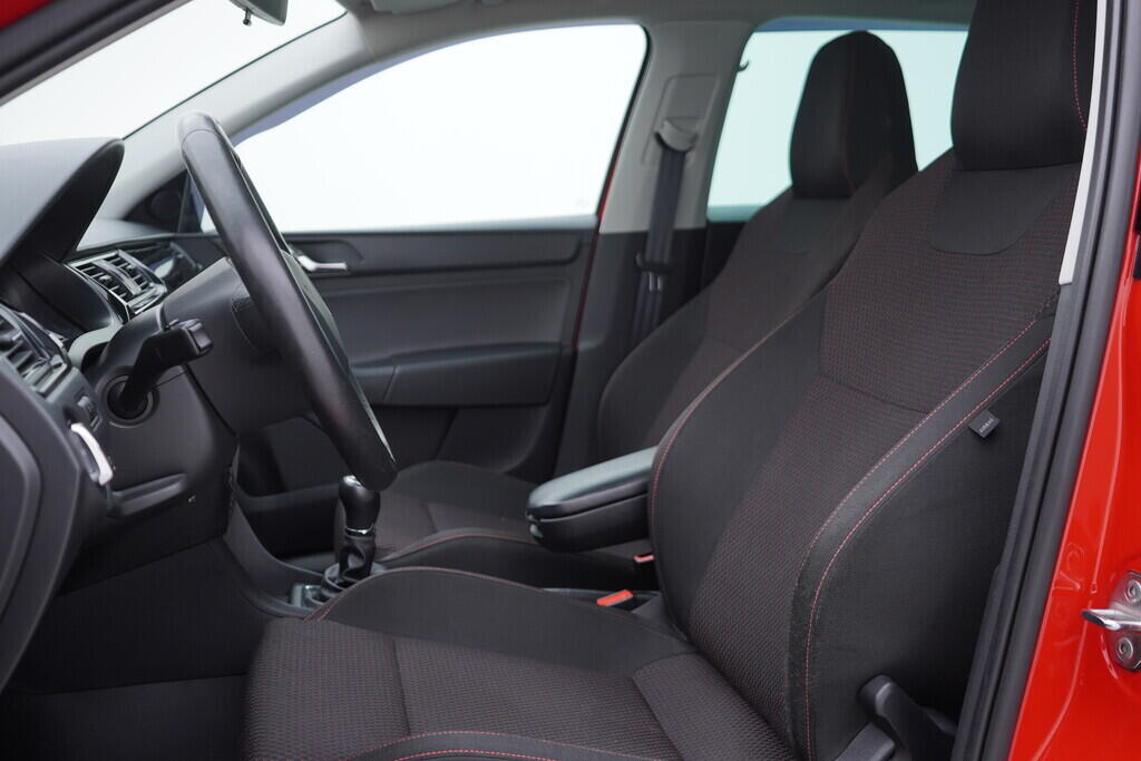 OV190V08293_22.webp_RAPID SPACEBACK Style Plus 1.2 TSI 77 kW manuál