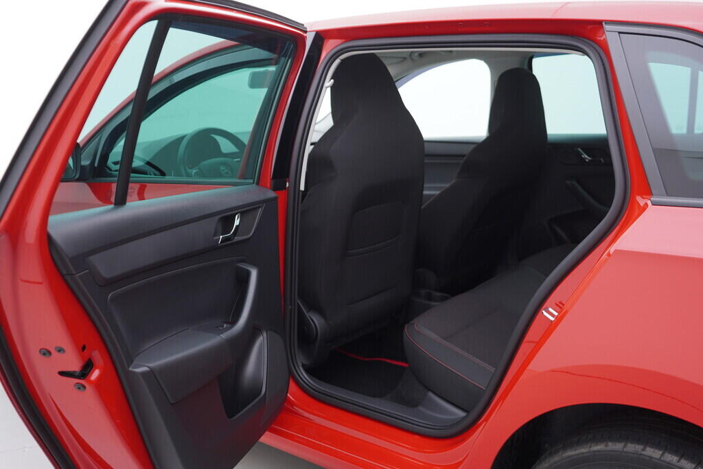 OV190V08293_31.webp_RAPID SPACEBACK Style Plus 1.2 TSI 77 kW manuál