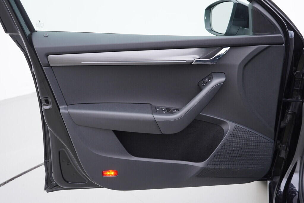 OV190V08297_19.webp_OCTAVIA Style Plus 2.0 TSI 140 kW automat