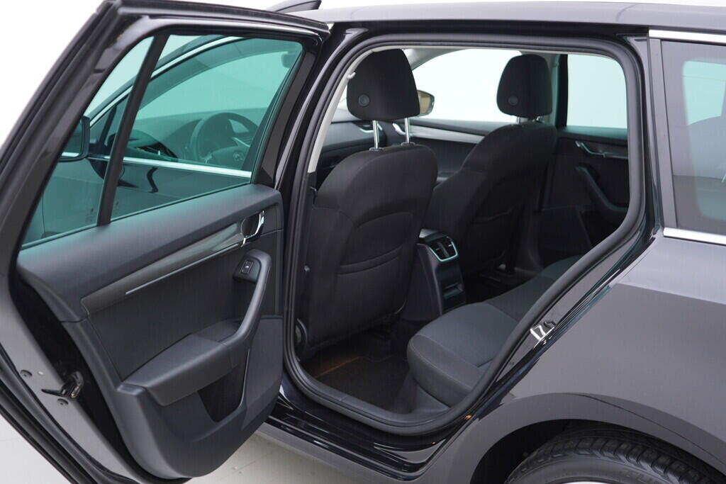 OV190V08297_34.webp_OCTAVIA Style Plus 2.0 TSI 140 kW automat