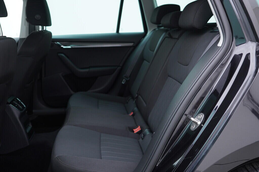 OV190V08297_36.webp_OCTAVIA Style Plus 2.0 TSI 140 kW automat