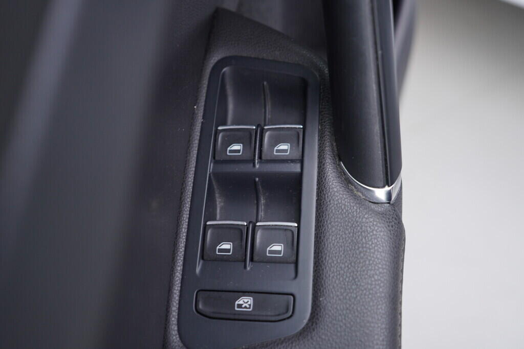 OV190V08301_20.webp_GOLF VARIANT Highline 2.0 TDI 110 kW automat