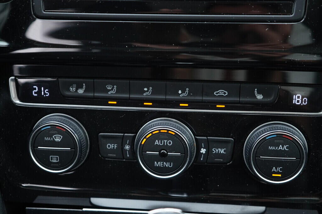 OV190V08301_34.webp_GOLF VARIANT Highline 2.0 TDI 110 kW automat