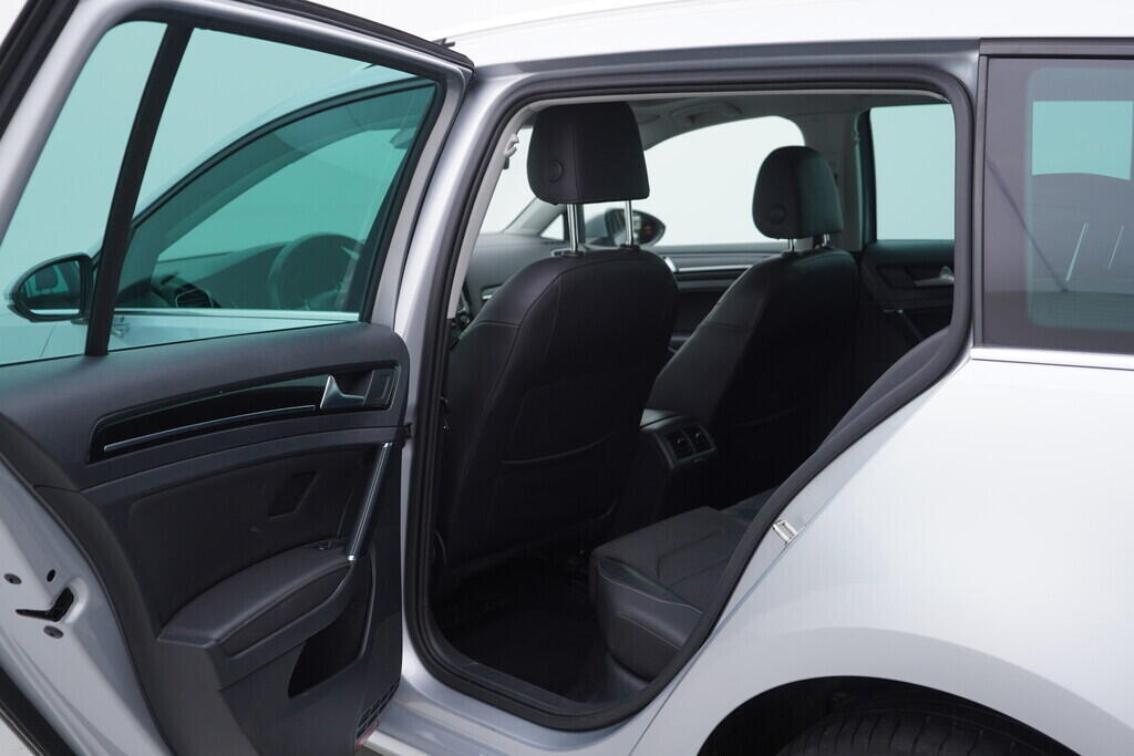 OV190V08301_37.webp_GOLF VARIANT Highline 2.0 TDI 110 kW automat