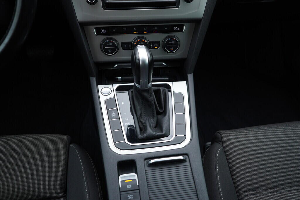 OV190V08304_35.webp_PASSAT VARIANT Comfortline 2.0 TDI 110 kW automat