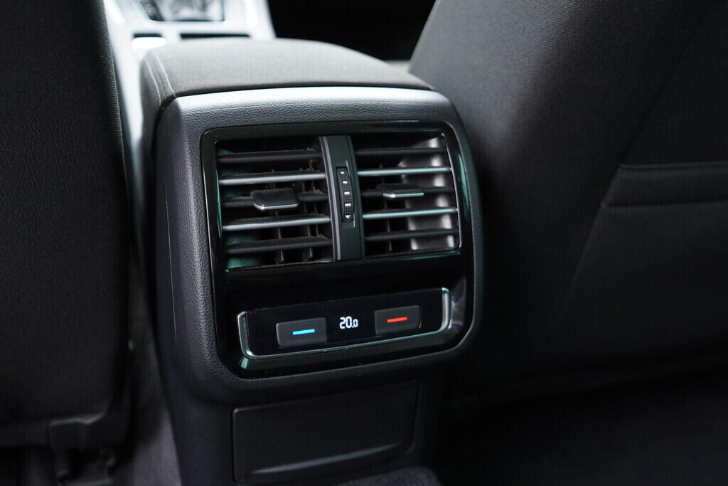OV190V08304_38.webp_PASSAT VARIANT Comfortline 2.0 TDI 110 kW automat