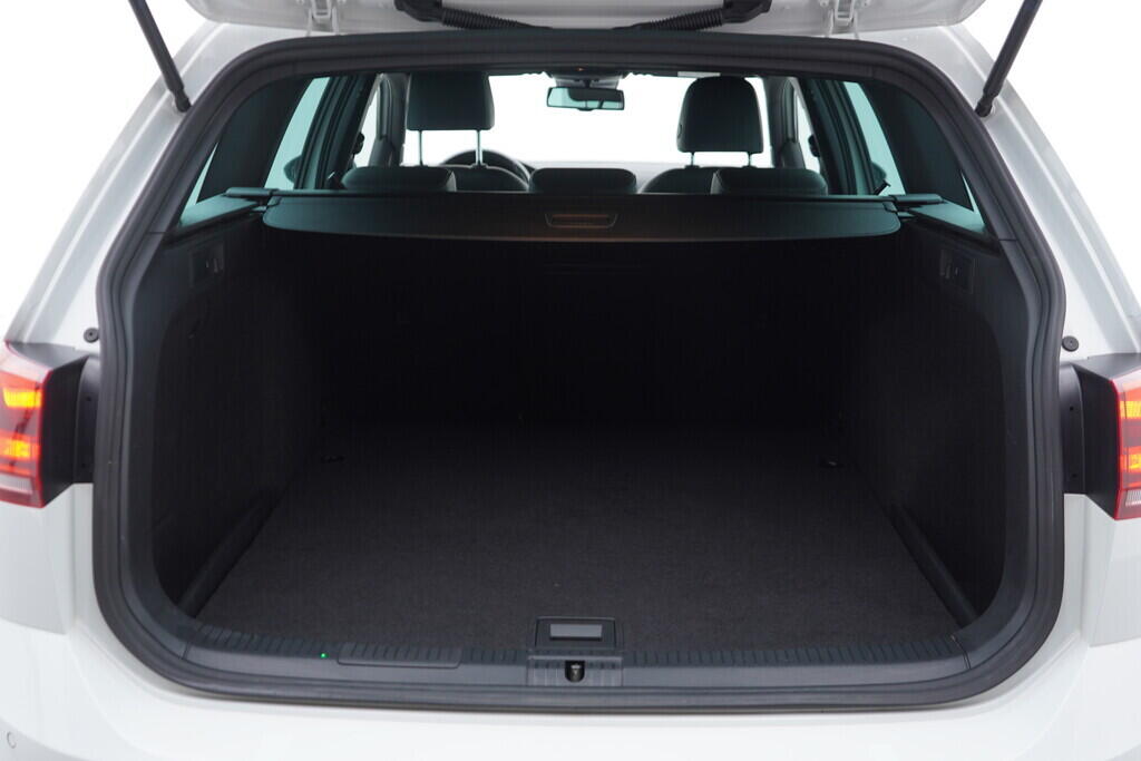 OV190V08309_40.webp_GOLF VARIANT Alltrack Highline 2.0 TDI 135 kW automat