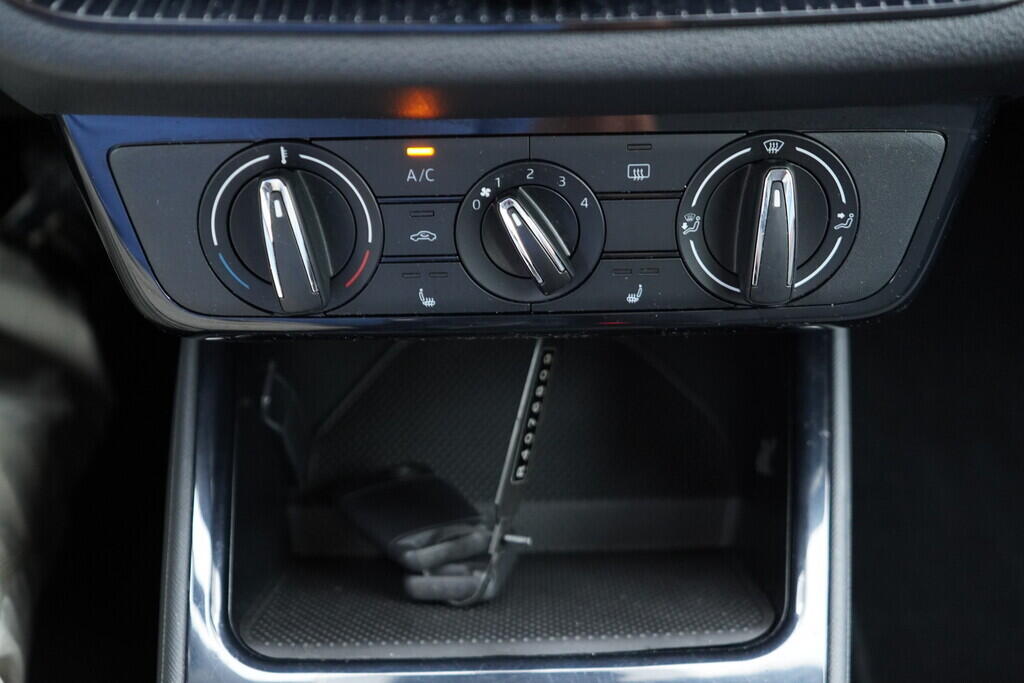OV190V08314_34.webp_FABIA Selection 1.0 TSI 70 kW manuál, DPH