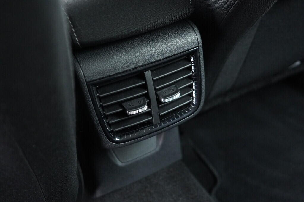 OV190V08314_37.webp_FABIA Selection 1.0 TSI 70 kW manuál, DPH