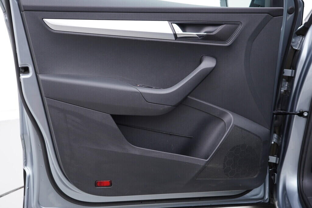 OV190V08321_19.webp_KAROQ Ambition 1.6 TDI 85 kW manuál, DPH