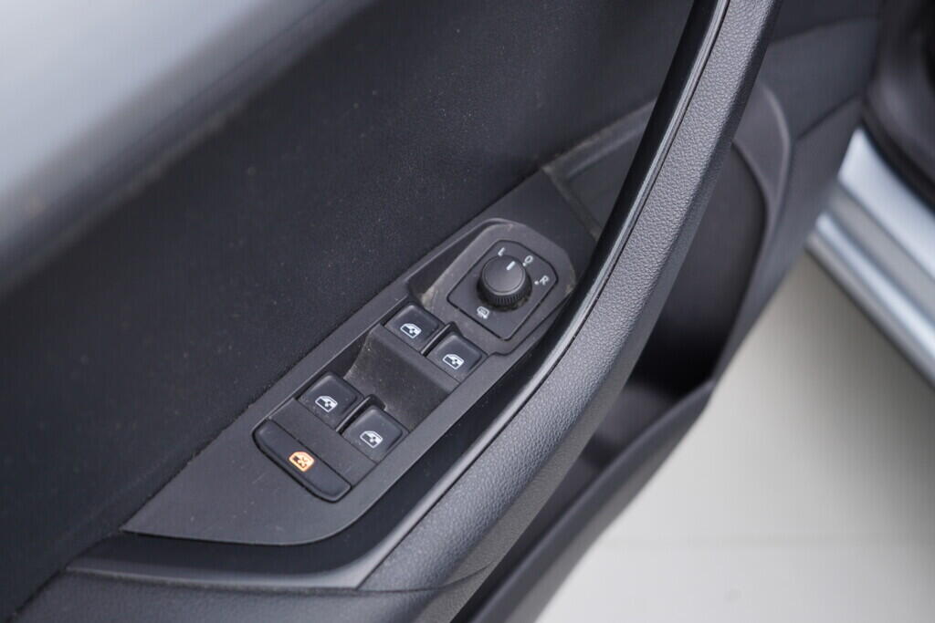 OV190V08321_20.webp_KAROQ Ambition 1.6 TDI 85 kW manuál, DPH